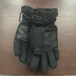 Kids Thinsulate winter gloves size medium.